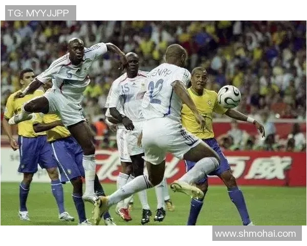 巴西足球对方的战术解析与历史对决的精彩回顾