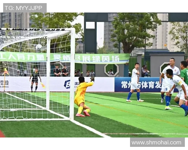 激情碰撞雪地绿茵场足球雪地杯点燃冬季运动热潮 激情碰撞雪地绿茵场足球雪地杯点燃冬季运动热潮