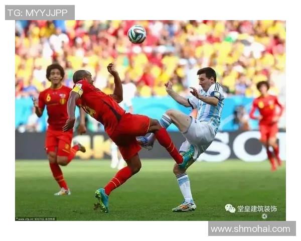 足球团圆的温暖时刻让我们在绿茵场上重拾友谊与梦想的美好回忆